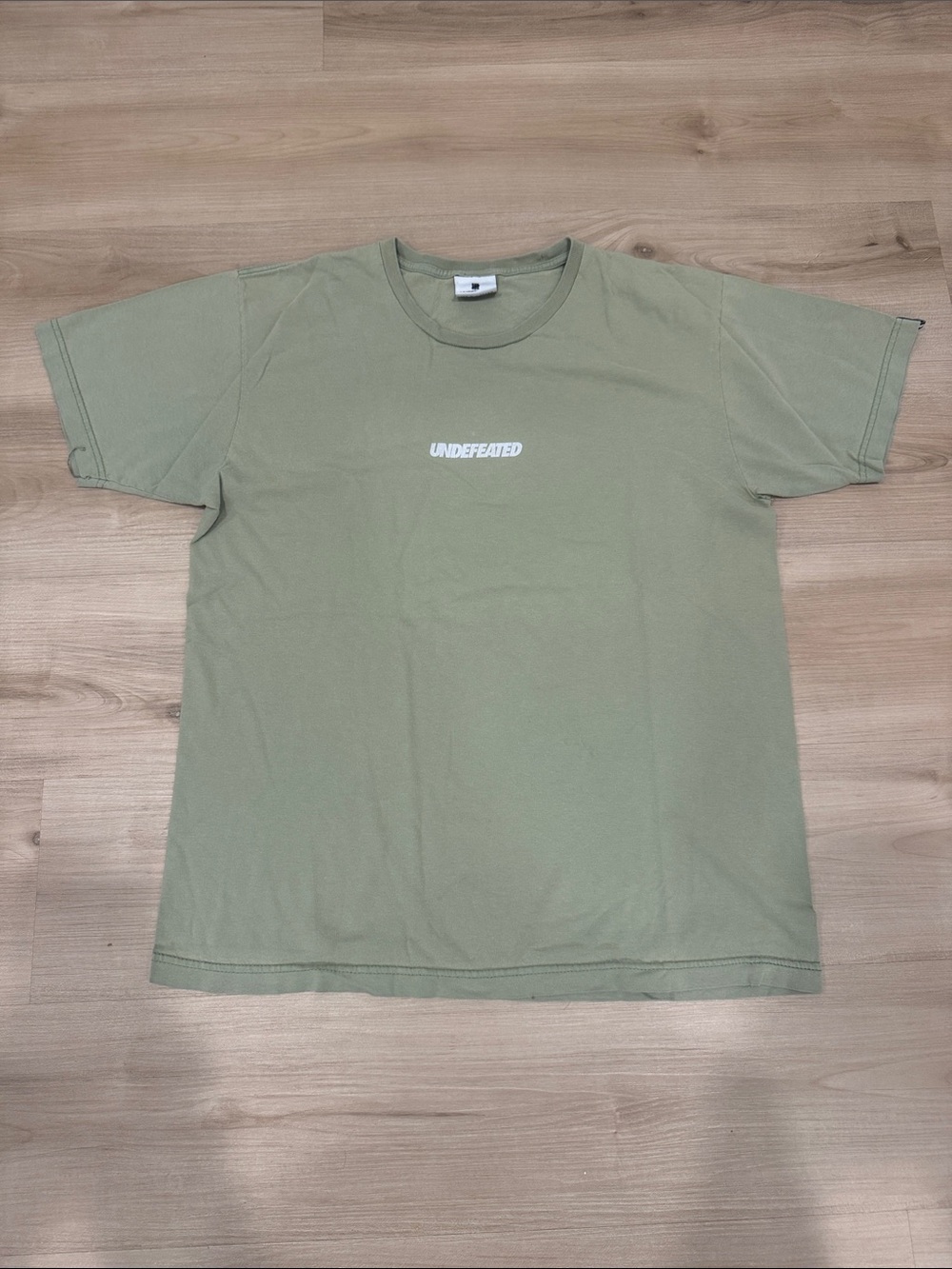 Men’s Large Undefeated light olive  Green Logo Short Sleeve Tee